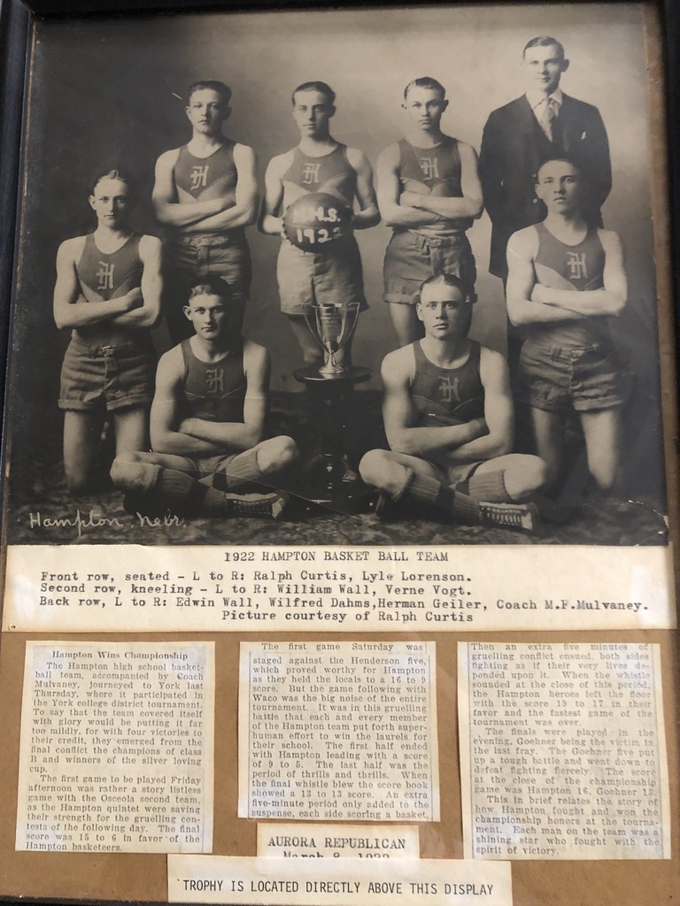 An article from the Aurora Republican about the Hampton basketball team, 100 years ago.